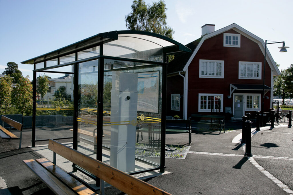 Färgfotografi på nutida station Saltsjöbaden.